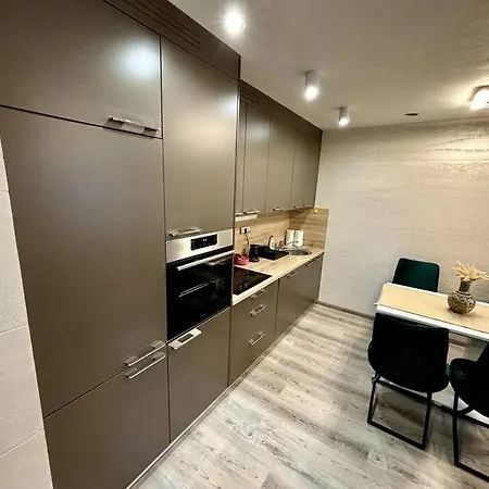 Moste 3-free Parking&pool, Ev Station Apartman